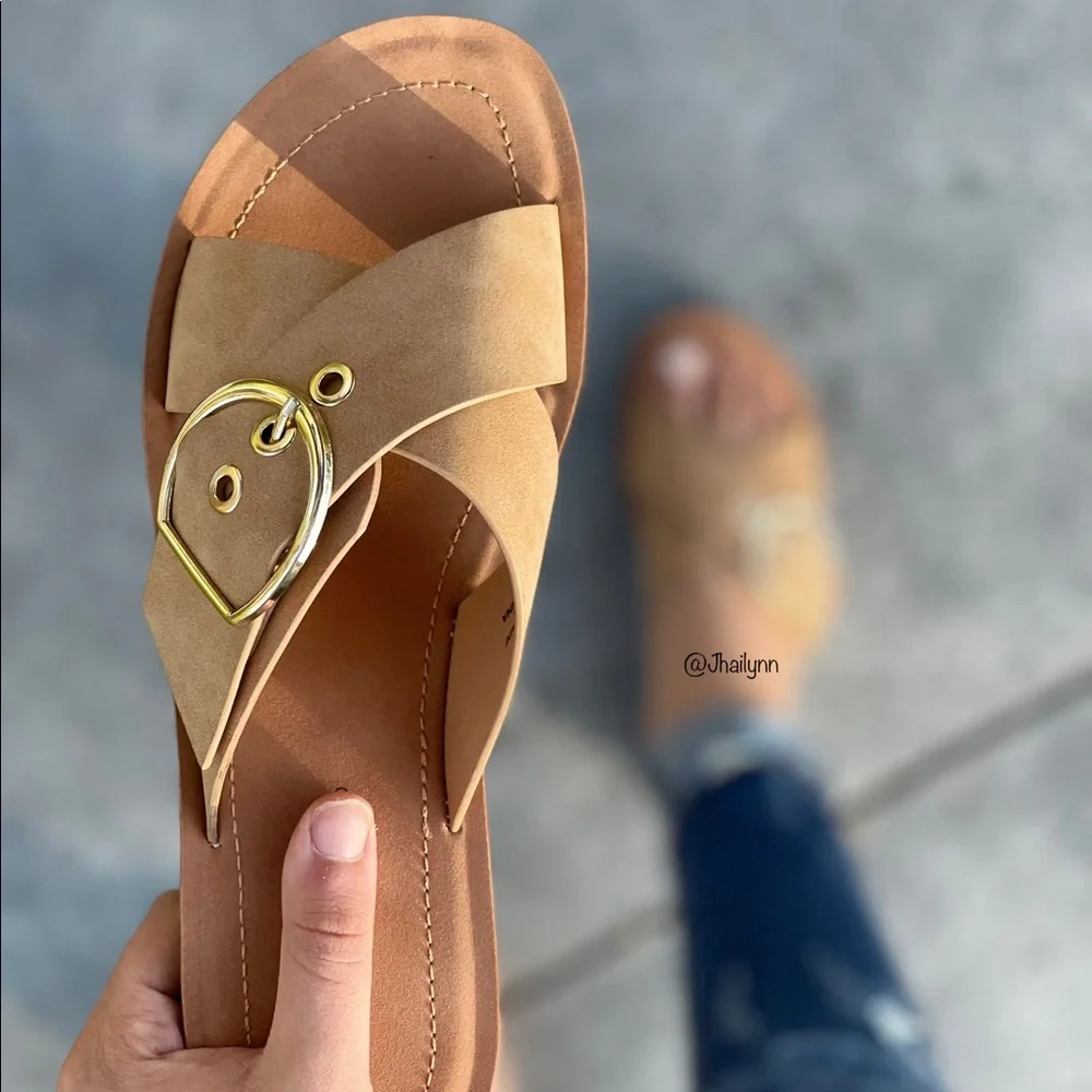 Nude/Natural criss cross sandal - Picture 1 of 7